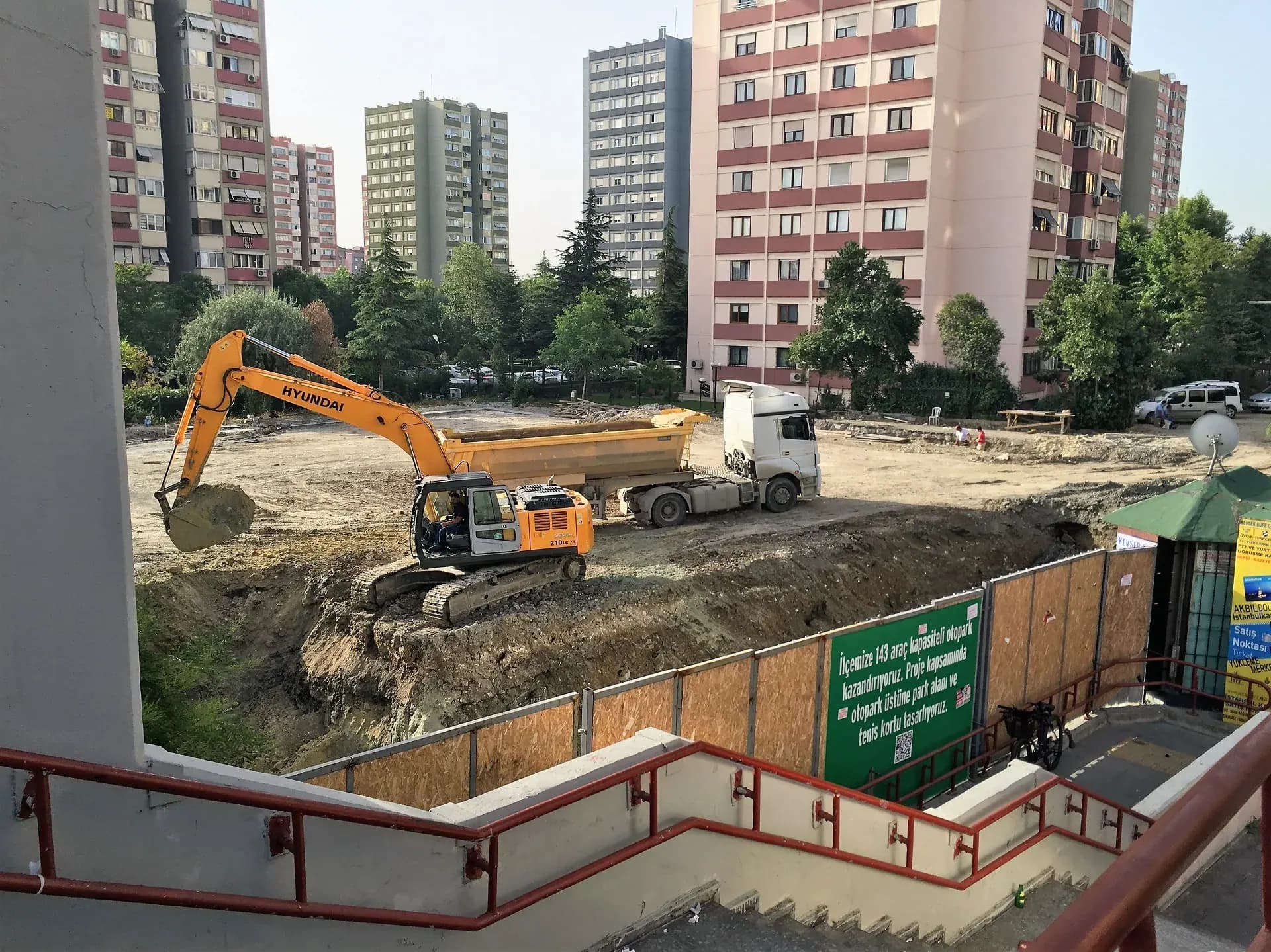 Bakırköy, Ataköy Metro Durağı Çıkışı Zemin Altı Otopark İnşaatı görsel 3
